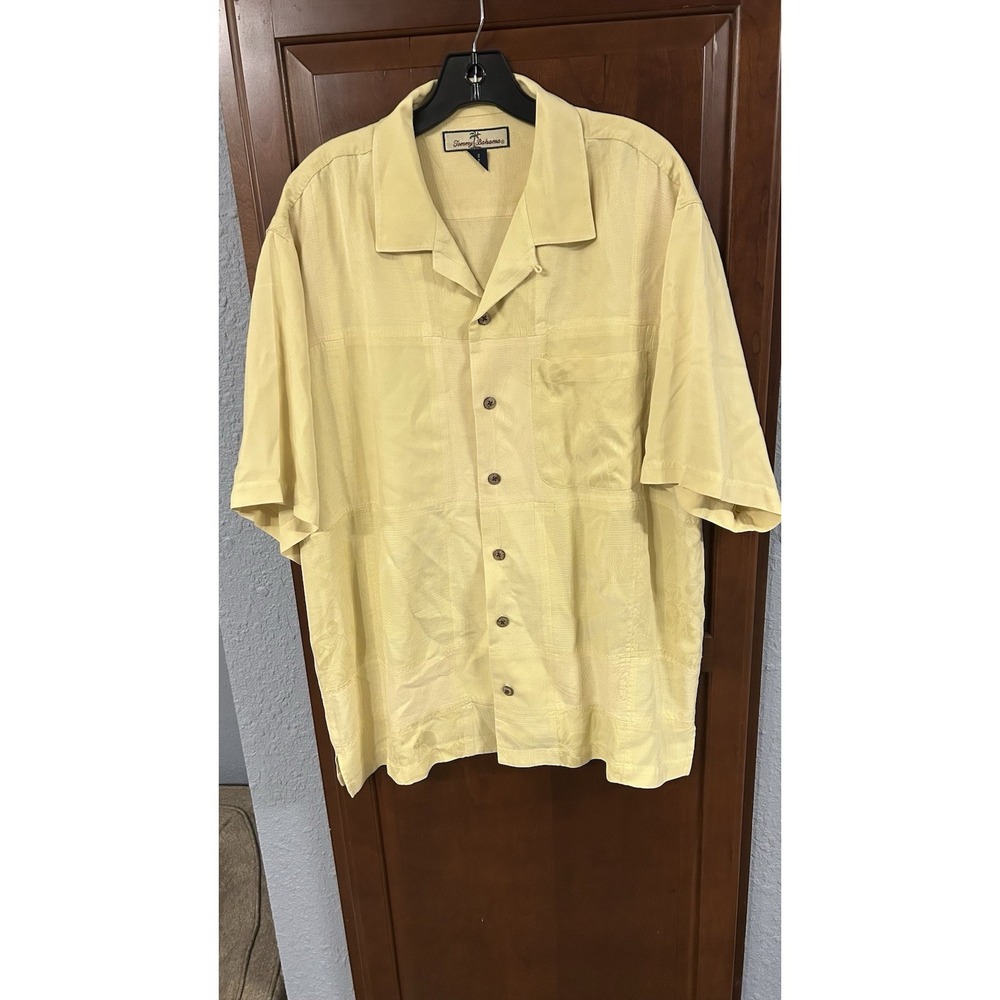 TOMMY BAHAMA 100% Silk yellow floral Copyrighted Print Short Sleeve Shirt Mens L